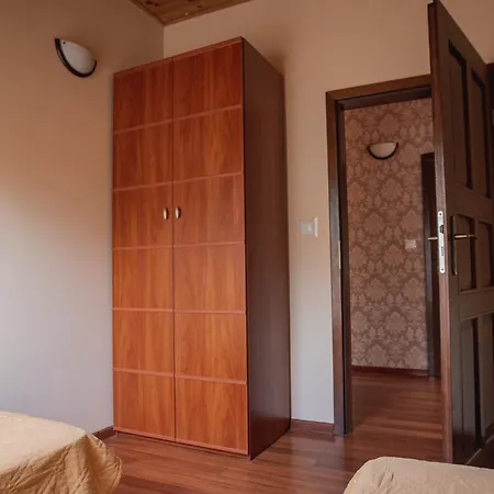 Ferienhaus Dworek Debina - Idealny Dla Rodzin I Przyjaciol - Wspolna Sala Do Biesiadowania , Plaza Przyjazna Psom