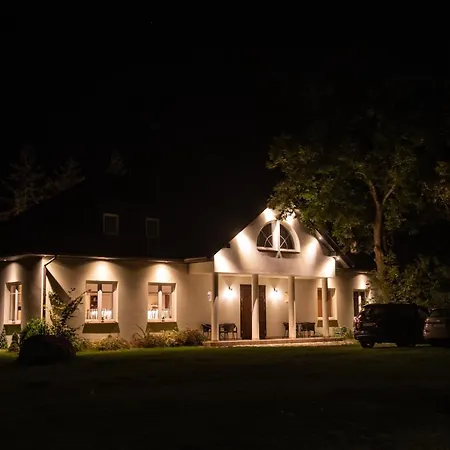 Ferienhaus Dworek Debina - Idealny Dla Rodzin I Przyjaciol - Wspolna Sala Do Biesiadowania , Plaza Przyjazna Psom *