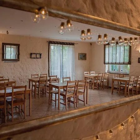 Dworek Debina - Idealny Dla Rodzin I Przyjaciol - Wspolna Sala Do Biesiadowania , Plaza Przyjazna Psom *